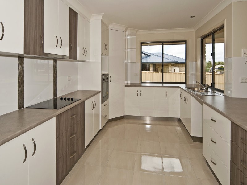 9 Sulzberger Court, Flinders View QLD 4305