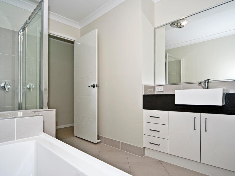 1 Ruthven Court, Yamanto QLD 4305