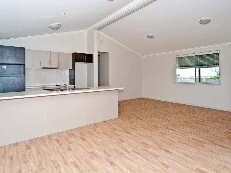 50 Mary Street, Blackstone QLD 4304
