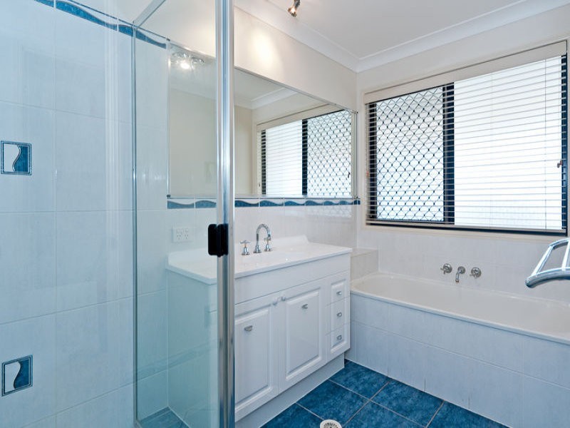 38 Lakeview Drive, Deebing Heights QLD 4306