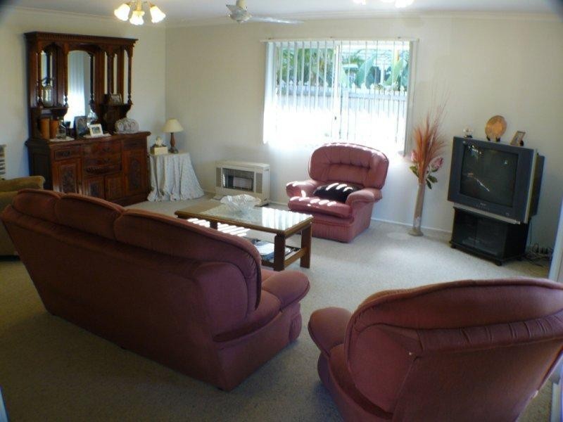 9 Helmsley Court, Yamanto QLD 4305
