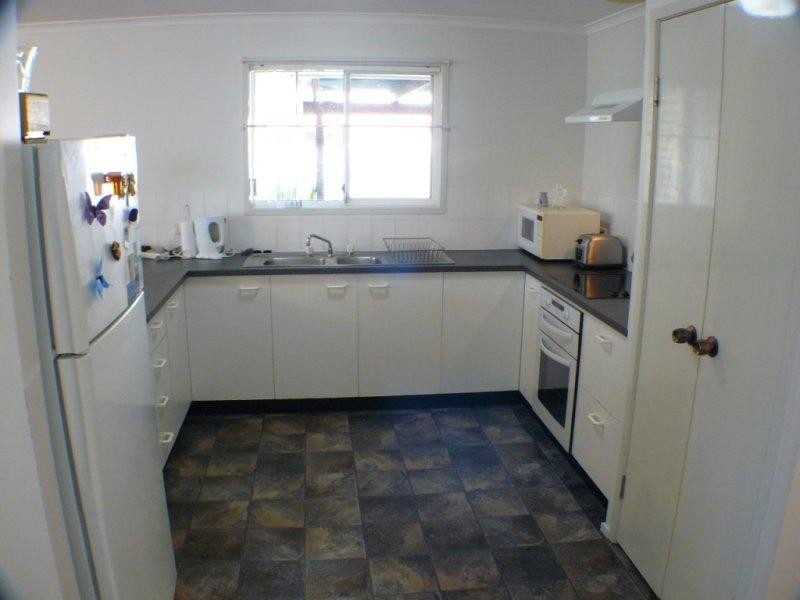 9 Helmsley Court, Yamanto QLD 4305