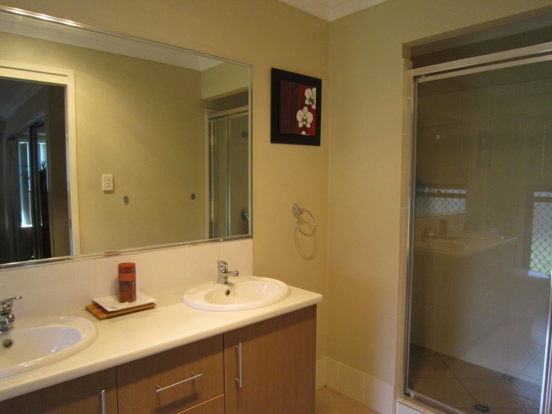 11 Piccadilly Court, Deebing Heights QLD 4306