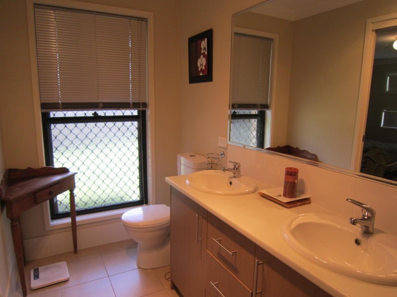 11 Piccadilly Court, Deebing Heights QLD 4306