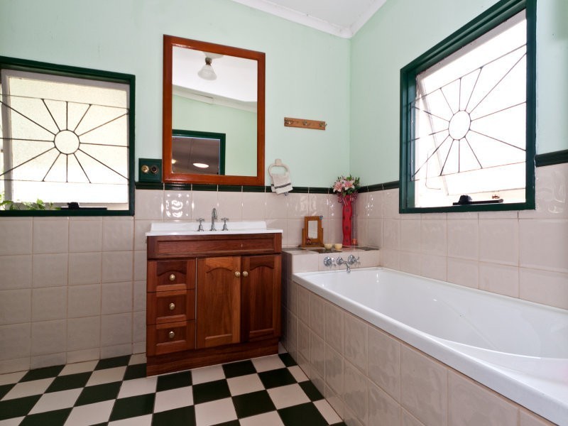 39 Old Toowoomba Road, One Mile QLD 4305