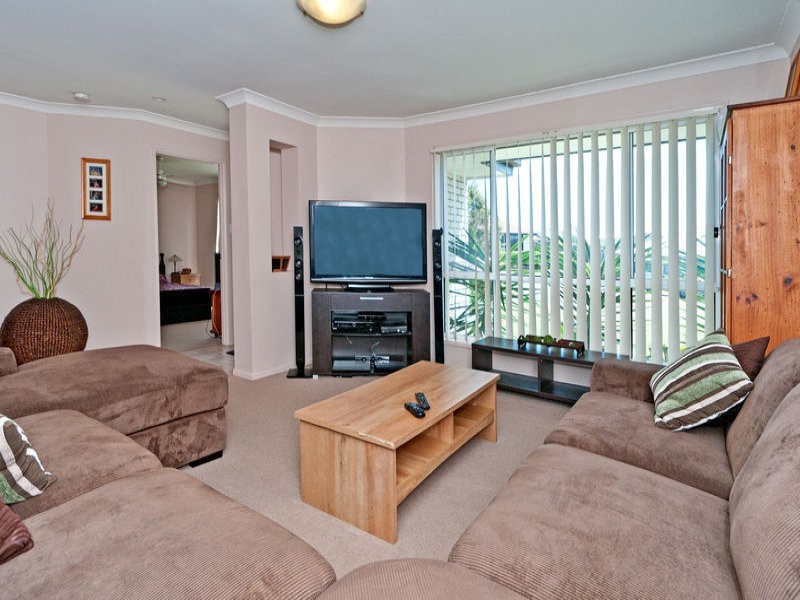 8 Windsor Court, Deebing Heights QLD 4306