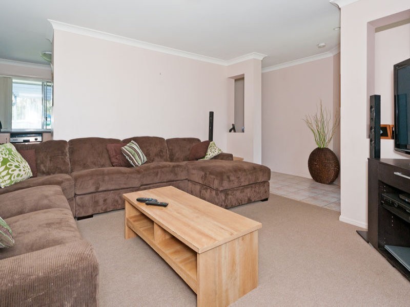 8 Windsor Court, Deebing Heights QLD 4306