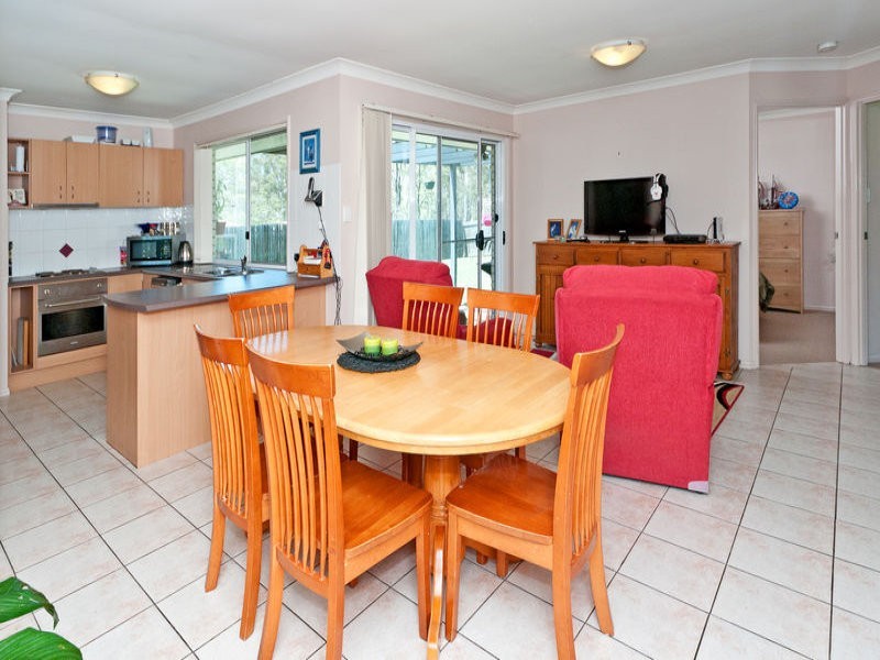 8 Windsor Court, Deebing Heights QLD 4306