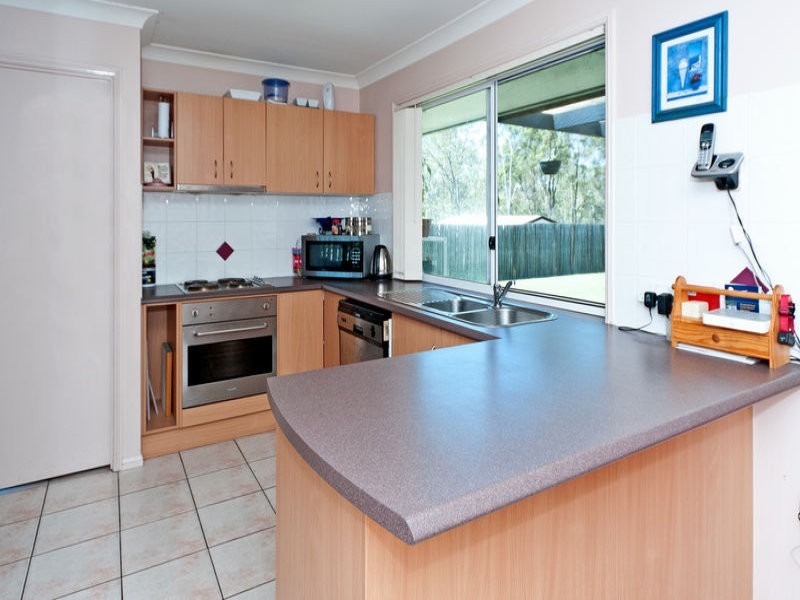 8 Windsor Court, Deebing Heights QLD 4306