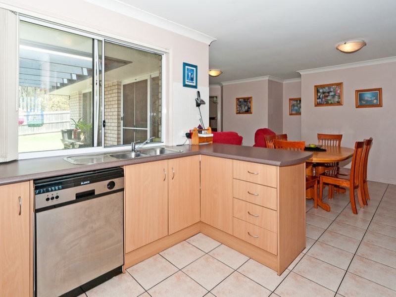 8 Windsor Court, Deebing Heights QLD 4306