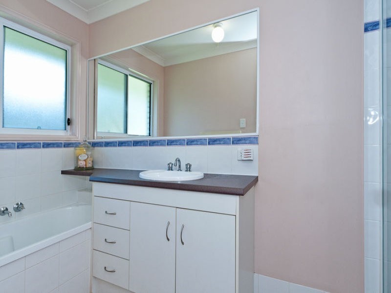 8 Windsor Court, Deebing Heights QLD 4306