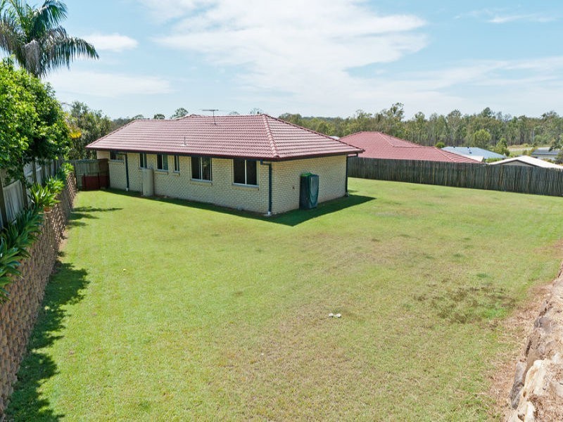 8 Windsor Court, Deebing Heights QLD 4306