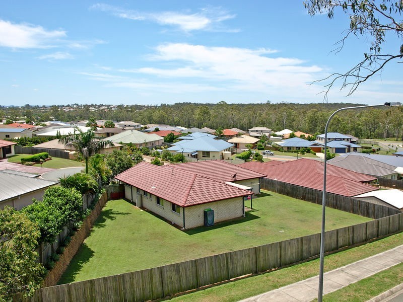 8 Windsor Court, Deebing Heights QLD 4306