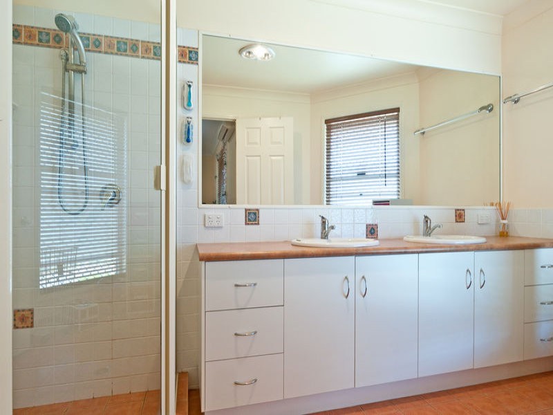 107 Kensington Drive, Flinders View QLD 4305