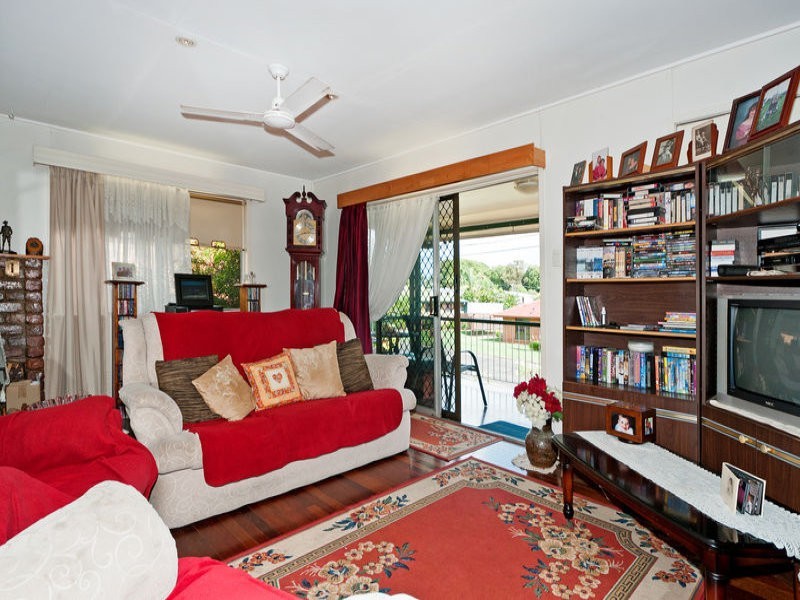 13 Chelsea Close, Flinders View QLD 4305