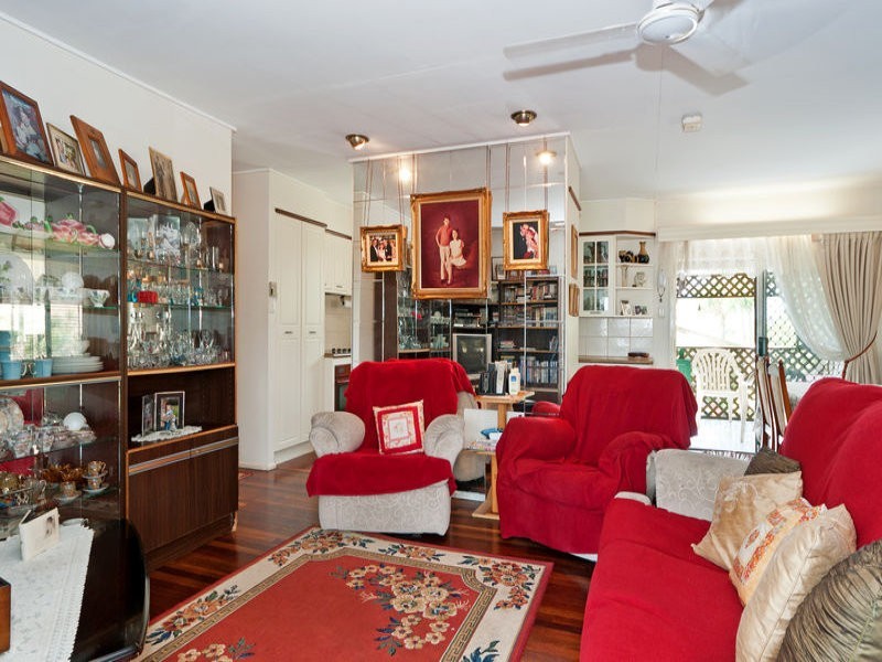 13 Chelsea Close, Flinders View QLD 4305