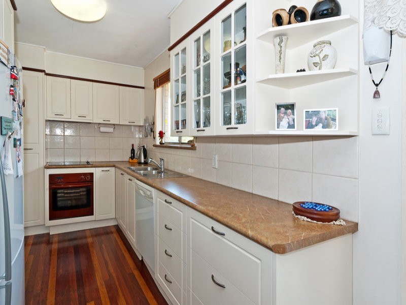 13 Chelsea Close, Flinders View QLD 4305