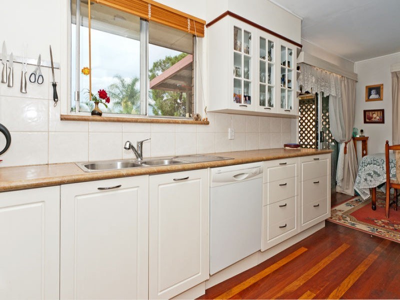 13 Chelsea Close, Flinders View QLD 4305