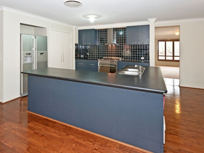 84 Kensington Drive, Flinders View QLD 4305