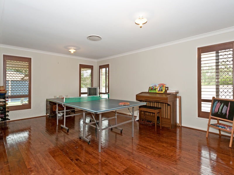 84 Kensington Drive, Flinders View QLD 4305