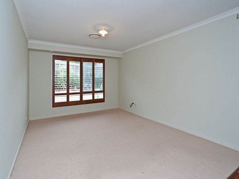 84 Kensington Drive, Flinders View QLD 4305