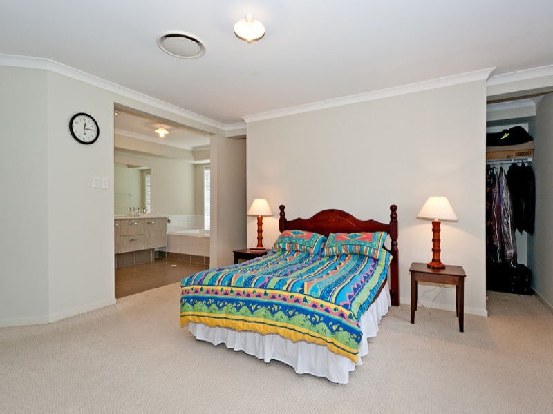 84 Kensington Drive, Flinders View QLD 4305