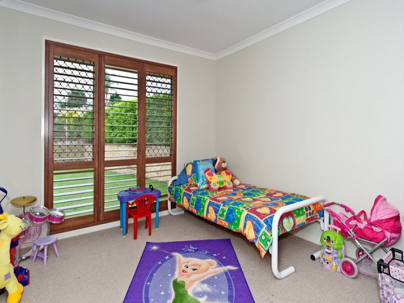 84 Kensington Drive, Flinders View QLD 4305