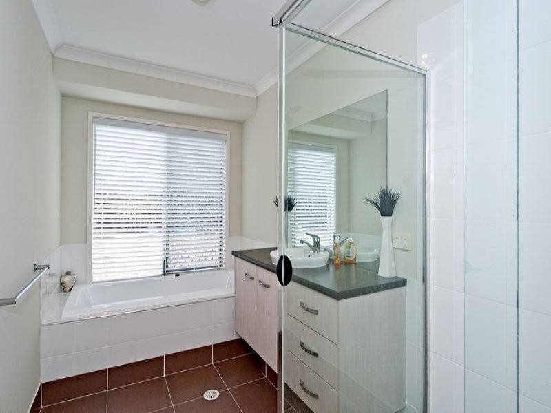 84 Kensington Drive, Flinders View QLD 4305