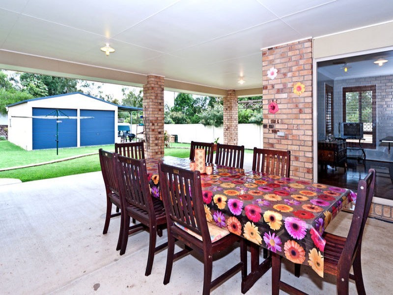 84 Kensington Drive, Flinders View QLD 4305