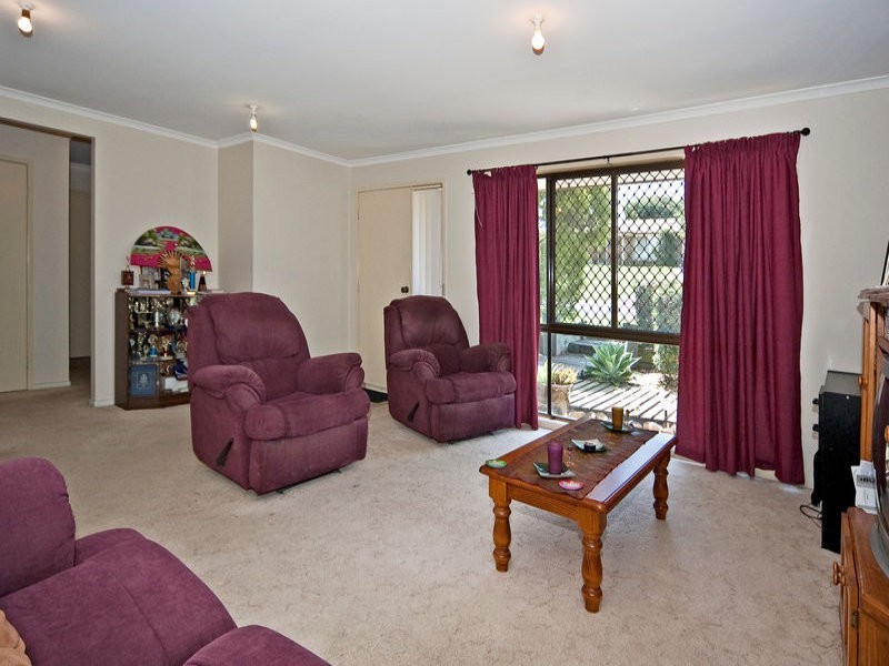 110 Equestrian Drive, Yamanto QLD 4305