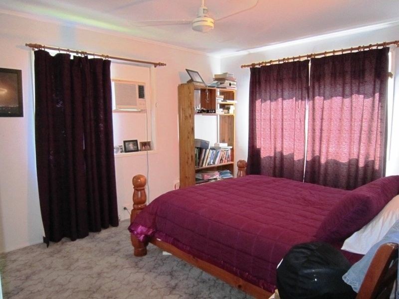 18 Raceview Street, Raceview QLD 4305