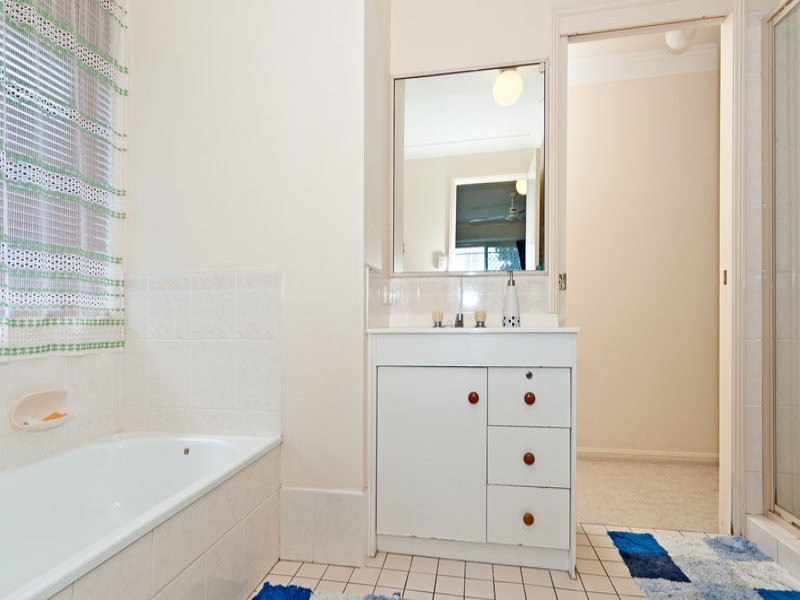 52 Jonquil Circuit, Flinders View QLD 4305