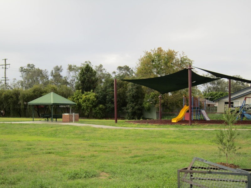 7 Wattle Crescent, Raceview QLD 4305