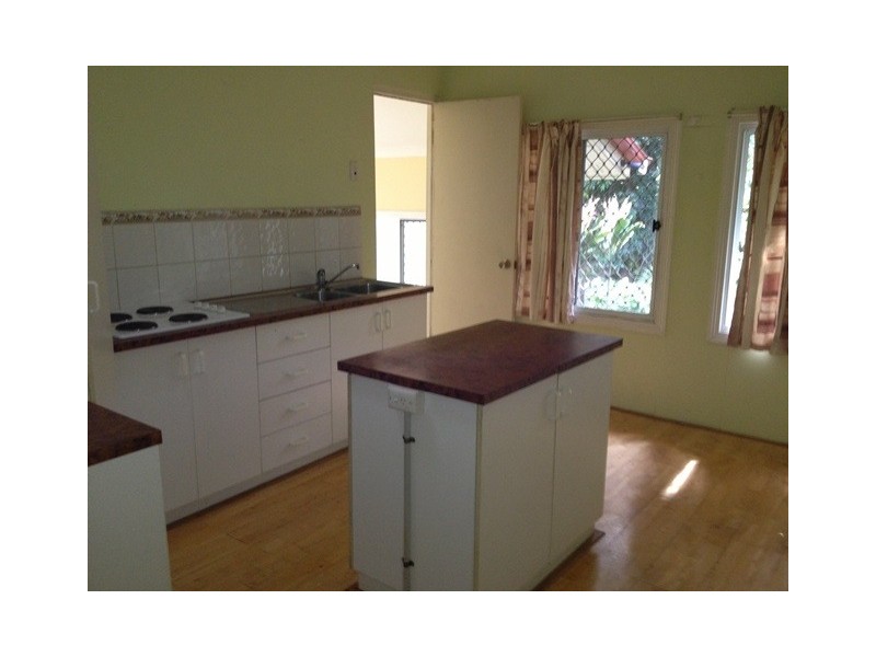 15 Hayes Street, Raceview QLD 4305