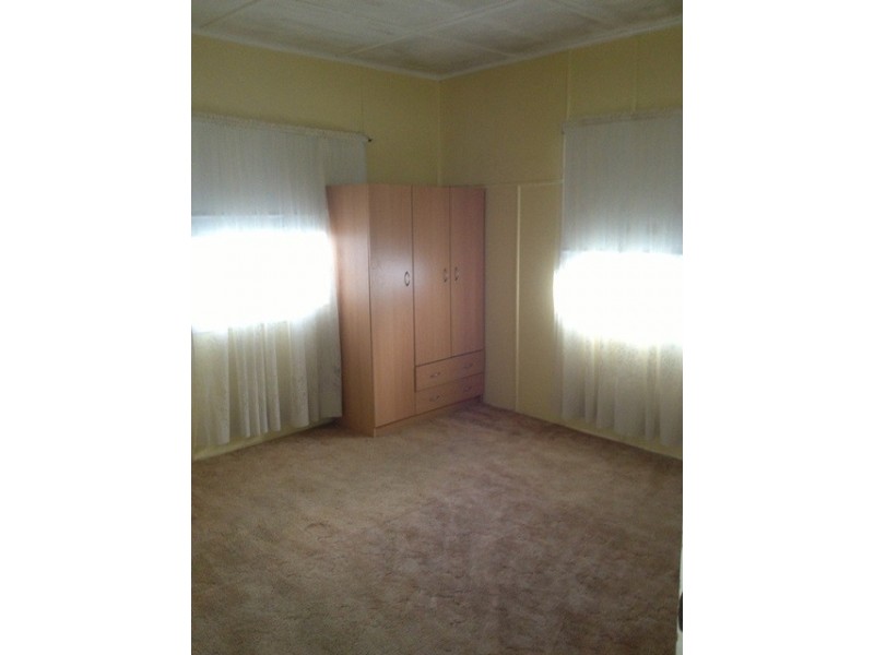 15 Hayes Street, Raceview QLD 4305