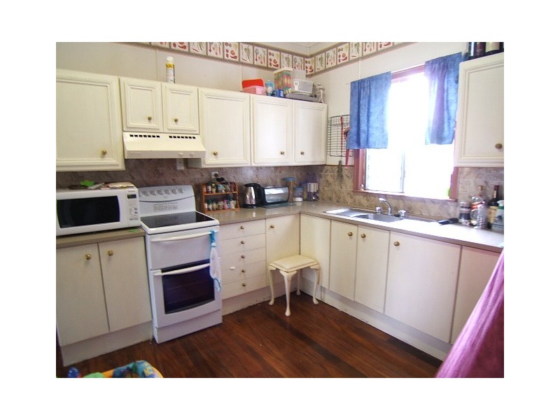 1 Gomer Street, Booval QLD 4304