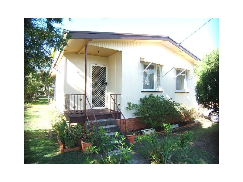 32 Vivian Street, Eastern Heights QLD 4305