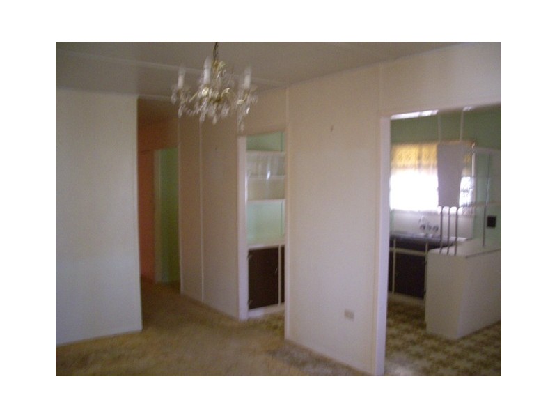 32 Vivian Street, Eastern Heights QLD 4305