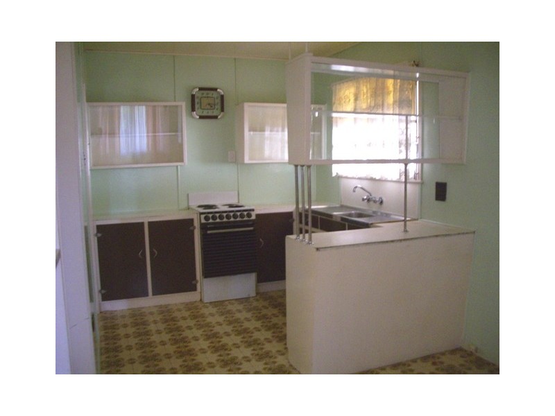 32 Vivian Street, Eastern Heights QLD 4305