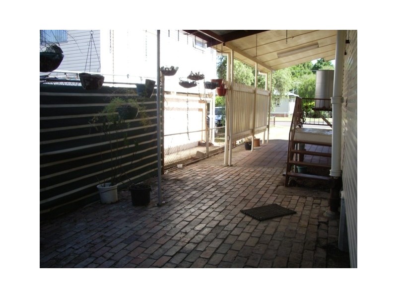 32 Vivian Street, Eastern Heights QLD 4305