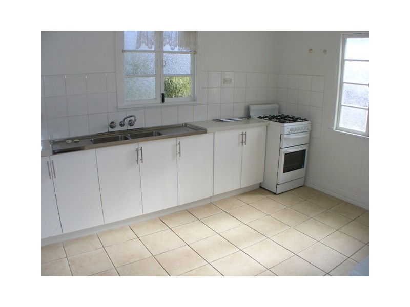 11 Green Street, Booval QLD 4304