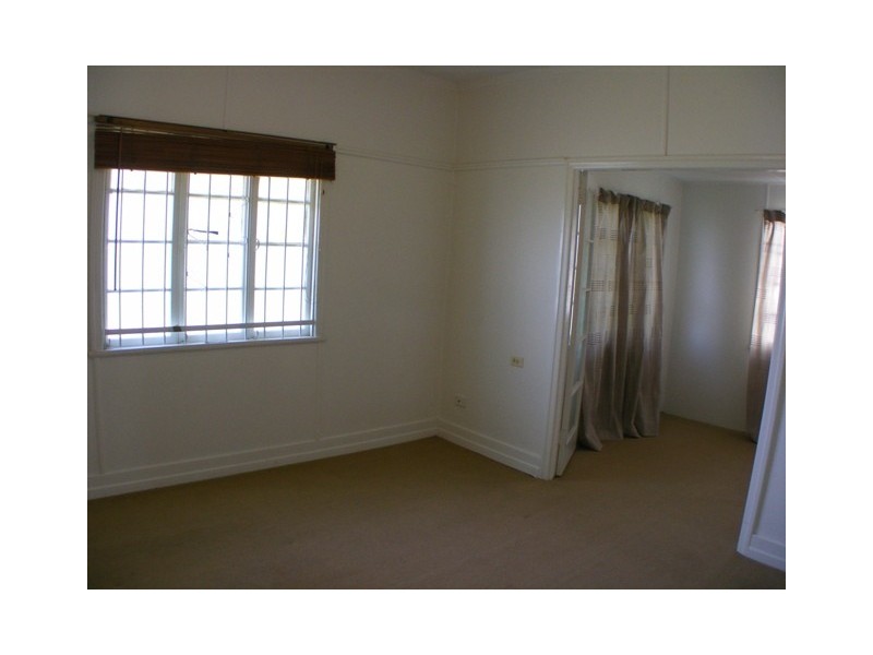 11 Green Street, Booval QLD 4304