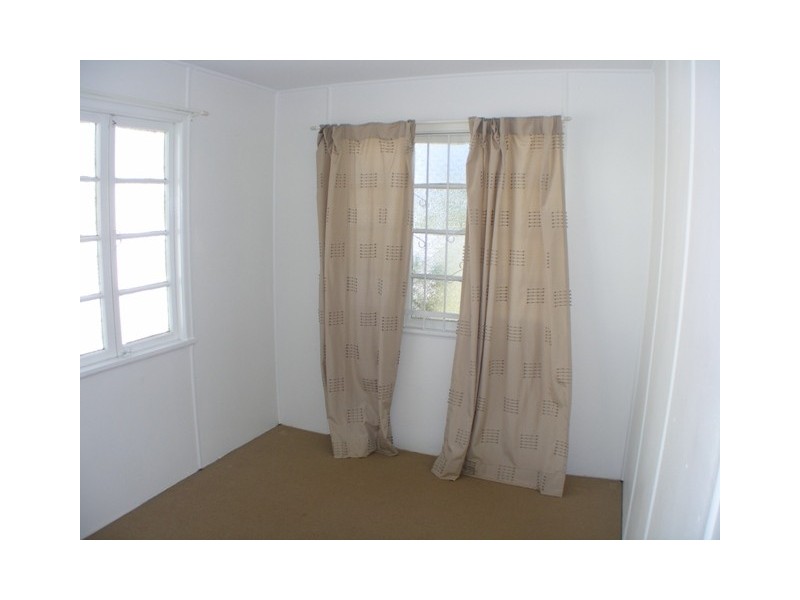 11 Green Street, Booval QLD 4304