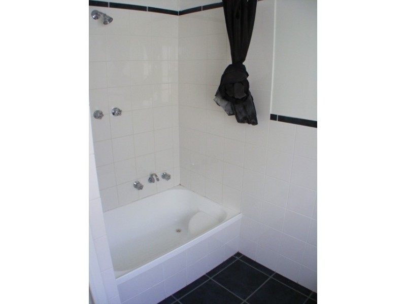 11 Green Street, Booval QLD 4304