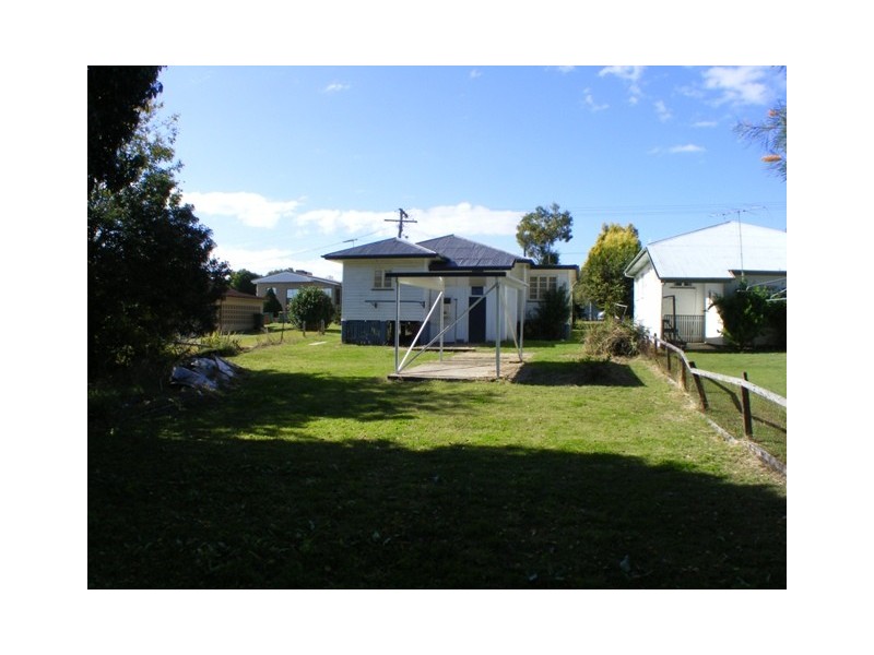 11 Green Street, Booval QLD 4304