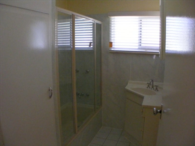 27 Balaclava Street, Churchill QLD 4305