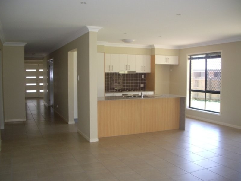 11 Piccadilly Court, Deebing Heights QLD 4306