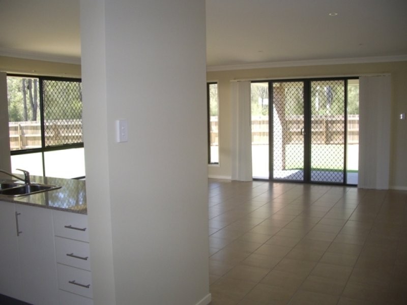 11 Piccadilly Court, Deebing Heights QLD 4306