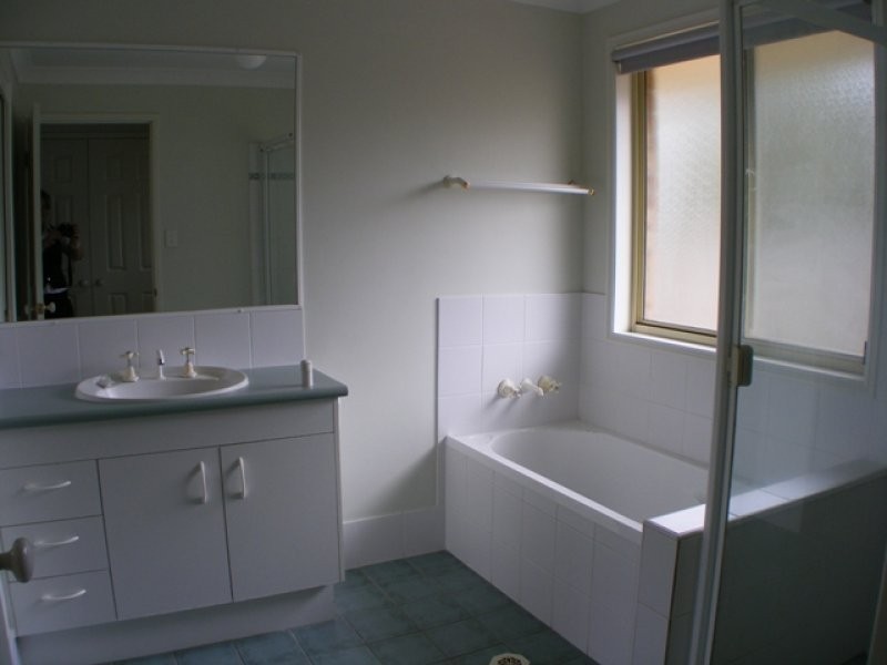 9 Kelso Close, Yamanto QLD 4305