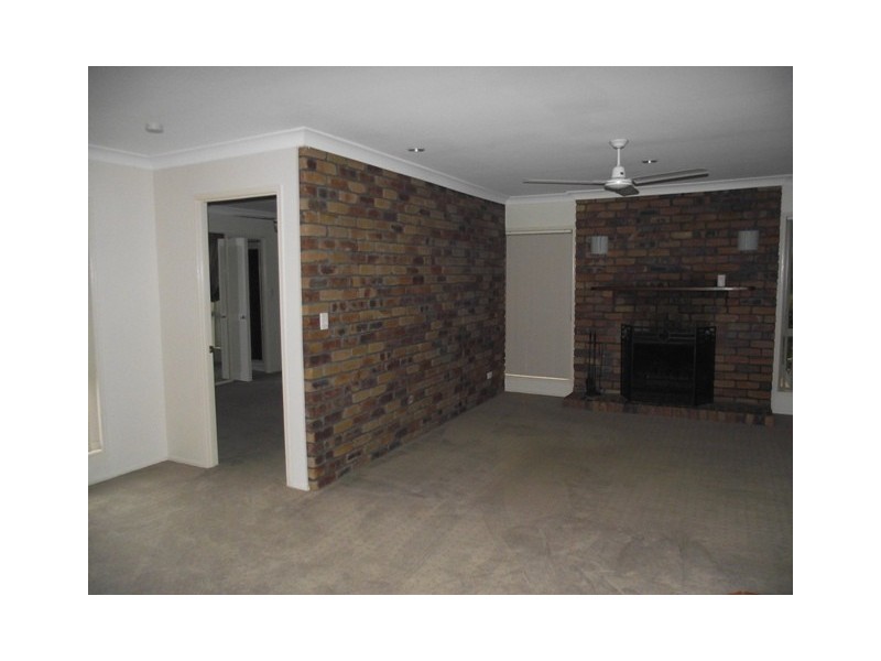 9 Sheppey Place, Yamanto QLD 4305